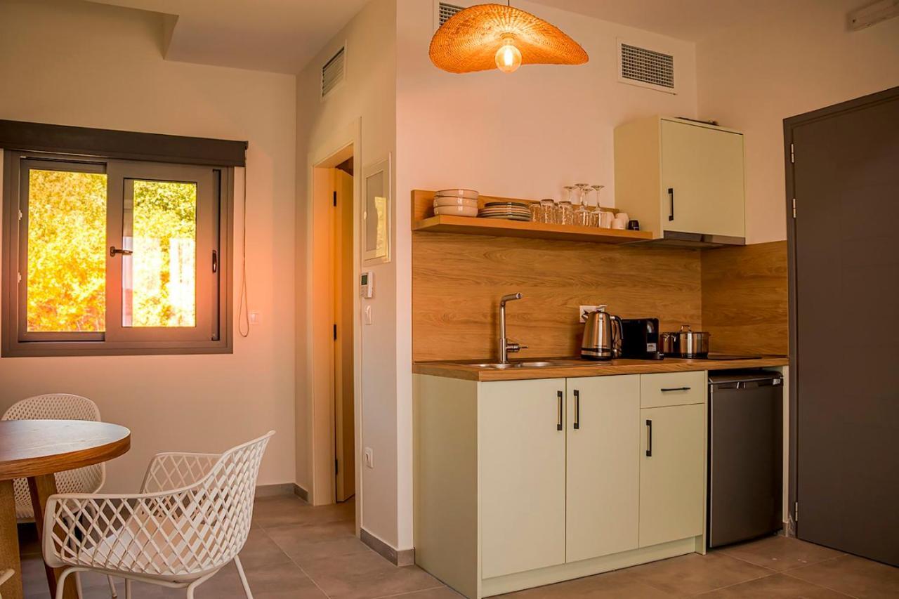 Arodo Suites Nea Iraklitsa Экстерьер фото