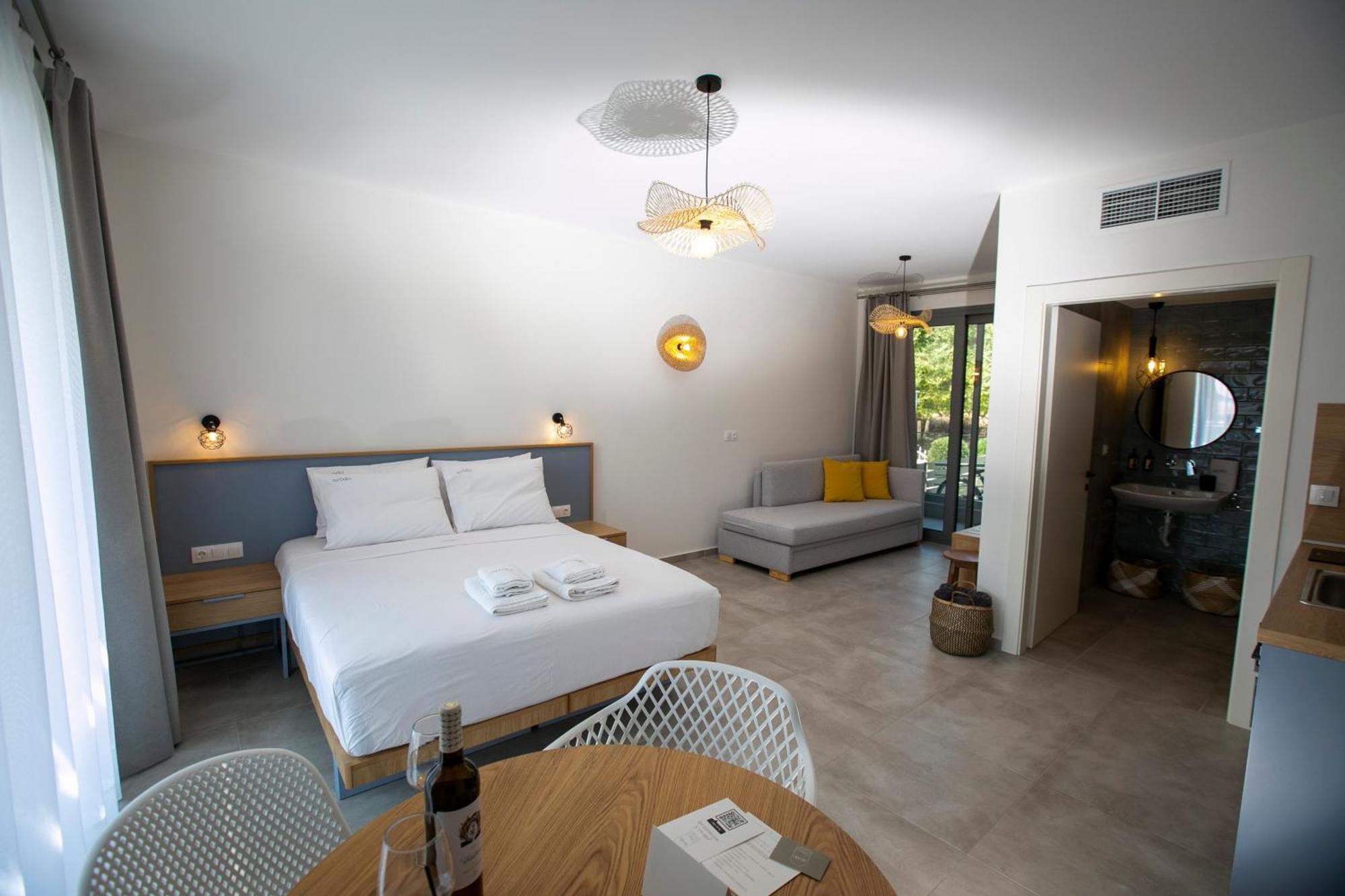 Arodo Suites Nea Iraklitsa Экстерьер фото
